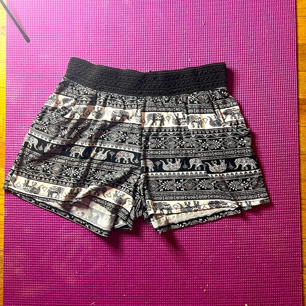 Juniors shorts eye candy M